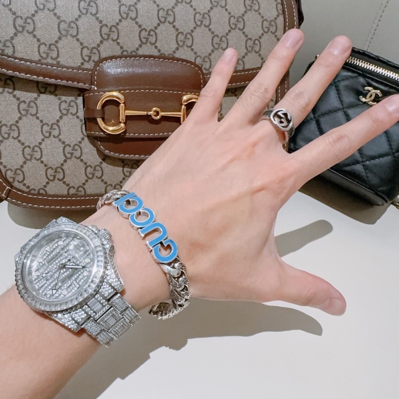 G*u*i bracelets